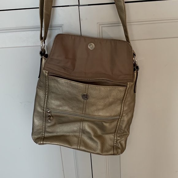 Gold bag, adjustable shoulder strap, lots of storage - Picture 4 of 5